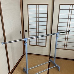 ハンガーラックの画像
