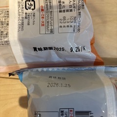冷やし中華と塩焼きそばとチューハイの画像