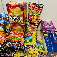 お菓子爆盛りの画像