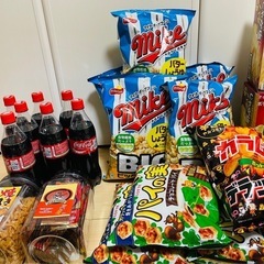 お菓子爆盛りの画像