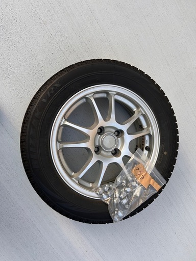【美品】スタッドレスタイヤ アクア 175/65R15