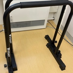マルチベンチ マルチシットアップベンチ 折り畳み フラットベンチ 腹筋 背筋 ダンベル プレス用 トレーニングベンチ 腹筋台 とSTEADYのディップススタンドとの画像