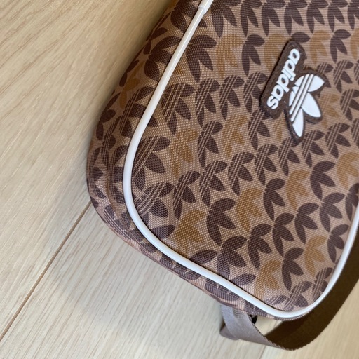 最終値引き　【美品】adidas モノグラム　ショルダーバック　ミニエアライナーバッグ