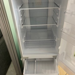 SHARP冷蔵庫の画像