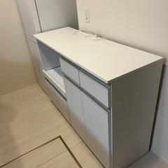 収納力に優れたキッチンカウンター＜ワイドタイプ 幅118cm＞【Find】ファインド(レンジ台 キッチン 収納 ラック 棚 キッチンボード 食器棚 シンプル キッチンラック スライド棚 キッチン収納 ワイド コンセント付き レンジ 炊飯器 可動棚 省スペース)の画像