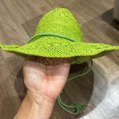 麦わら帽子黄緑の画像