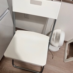 IKEA 折りたたみ椅子2個の画像