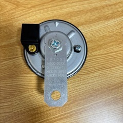 トヨタ純正　部品86510-28130 ホーンの画像