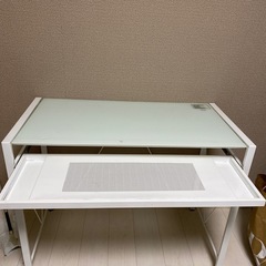 ガラスの机の画像