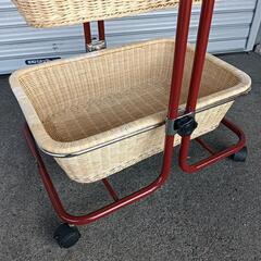 美品　ラタン　キャスター付き　2段ラックの画像