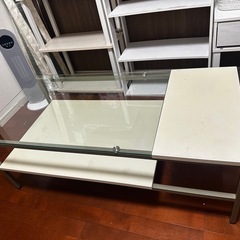 ガラステーブルの画像