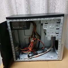 500W電源とPCケースの画像