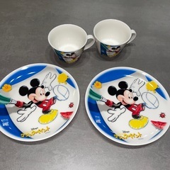 ミッキーのお皿とカップセットの画像