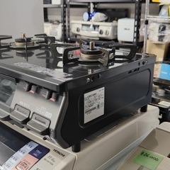 配送可能　保証付き ガステーブルコンロ 片面焼き水なしグリル[2口 /左強火] KSR670BKR [約60cm /都市ガス12・13A /左強火]の画像
