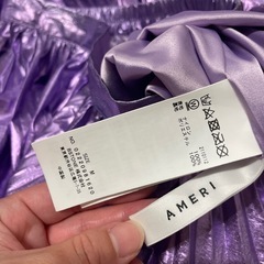 Ameri VINTAGEのメタリックプリーツスカート
の画像