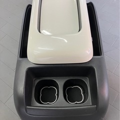 4型ハイエース　純正コンソールの画像