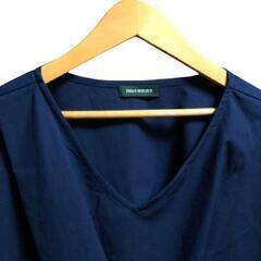 【URBAN RESEARCH】ネイビーラップスタイルVネック半袖トップス（Ｆ）の画像