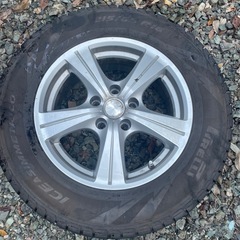 スタッドレス 16インチ 114.3 5穴 
215/65r16 の画像