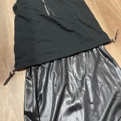 HERFEEのフェイクレザースカートドッキングノースリワンピ
の画像
