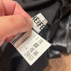 HERFEEのフェイクレザースカートドッキングノースリワンピ
の画像