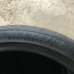海外製 255/35r20 夏 4本の画像