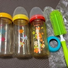 転倒防止クッションとミツバチ帽子セットの画像