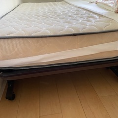 ベッドフレームの画像