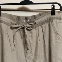 濃い生成り　パンツの画像