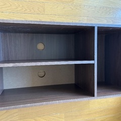 茶色の棚の画像