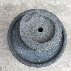 古物 手彫り 石臼 菱形文様 直径40×高さ22cm/古民家 お茶挽き 挽き臼 茶道具 そば道具 蕎麦 茶道具 抹茶 雑穀 粉 レトロの画像