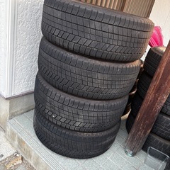 235 50 18 冬用タイヤの画像