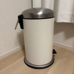 IKEA ミョーサ ペダル式ゴミ箱の画像