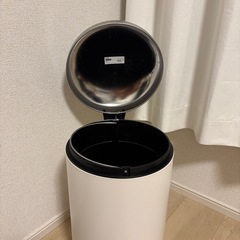 IKEA ミョーサ ペダル式ゴミ箱の画像
