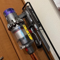 ダイソン Dyson V10 Fluffy SV12 スタンド&オマケ付きの画像