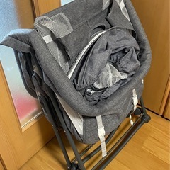 折りたたみベビーベッドの画像