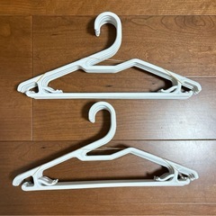 20本セット❣️ハンガー 型崩れ防止 洗濯用 衣類ハンガー おしゃれ ホワイトの画像