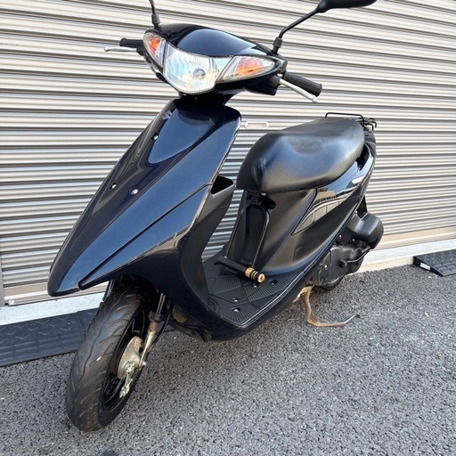 ぴ。 4201.定番人気アドレスv50 白メーターバッテリー、ミラー新品