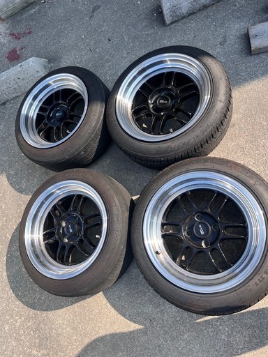 15インチ 4穴　8j 傷なし　2ヶ月前に新品で購入しました！