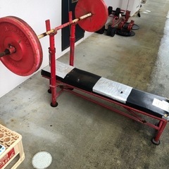 ダンベル、ベンチプレス、トレーニングの画像