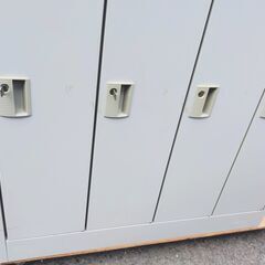 🔴山口市、8人用ロッカー¥34980⇒中古¥9800🔴H180W90D52🔴鍵7人分🔴一部塗装補修の画像