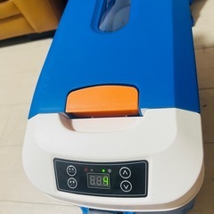 車載 冷蔵庫 冷凍庫 冷温庫 8L ポータブル 保冷庫 12V 自動車 トラック ストッカー 家庭用 保温保冷ボックス 持ち運び キャンプ 小型 アウの画像