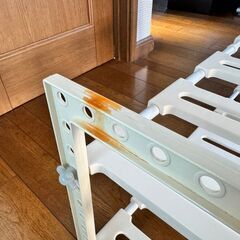 53. 【中古】伸縮式シンク下収納2段 排水管を避けて設置可能 棚板高さ13段階調整可能 少し汚れありの画像