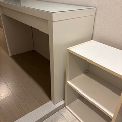 IKEA ホワイトデスクとチェアーのセット
の画像
