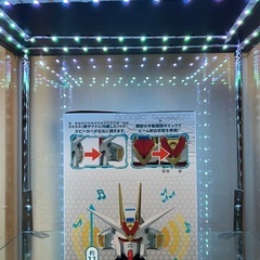 ゴジラ　ガンダム　フィギュア2体セット ゴジラは七色に点灯 ガンダムはスピーカー！の画像
