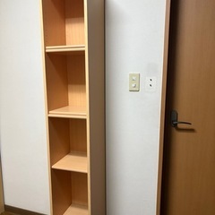 木の棚（本や置物に）の画像