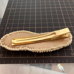 ビーズ装飾　ヘアクリップ　新品同様の画像