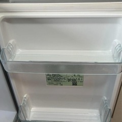 お渡しの方決まりました❗️138L冷蔵庫 ・電子レンジ・デスクの画像