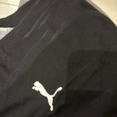 PUMA 黒 Vネック Tシャツの画像