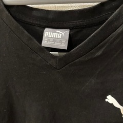 PUMA 黒 Vネック Tシャツの画像