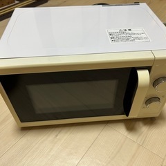 白い電子レンジの画像